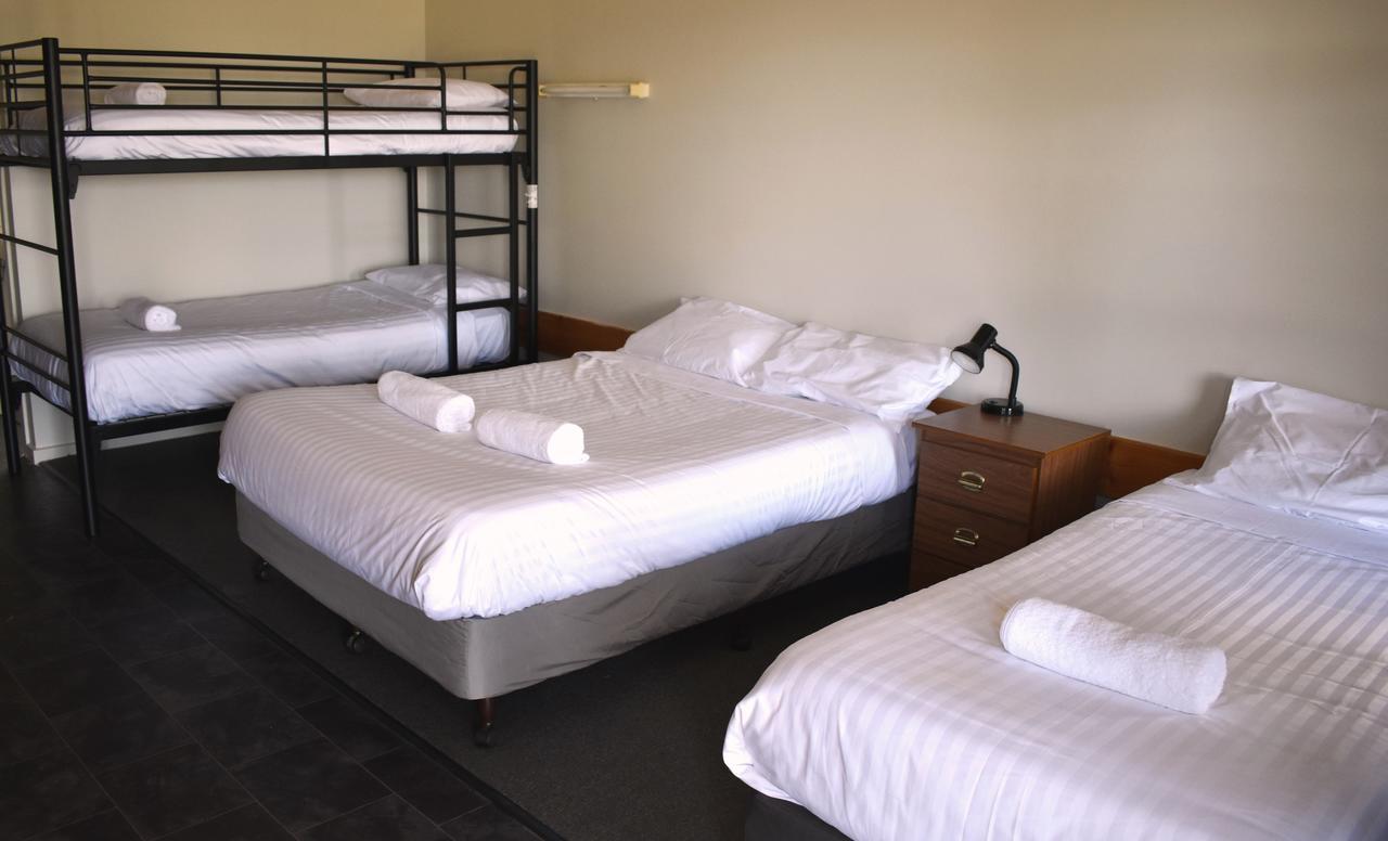 Port Albert Motel Экстерьер фото